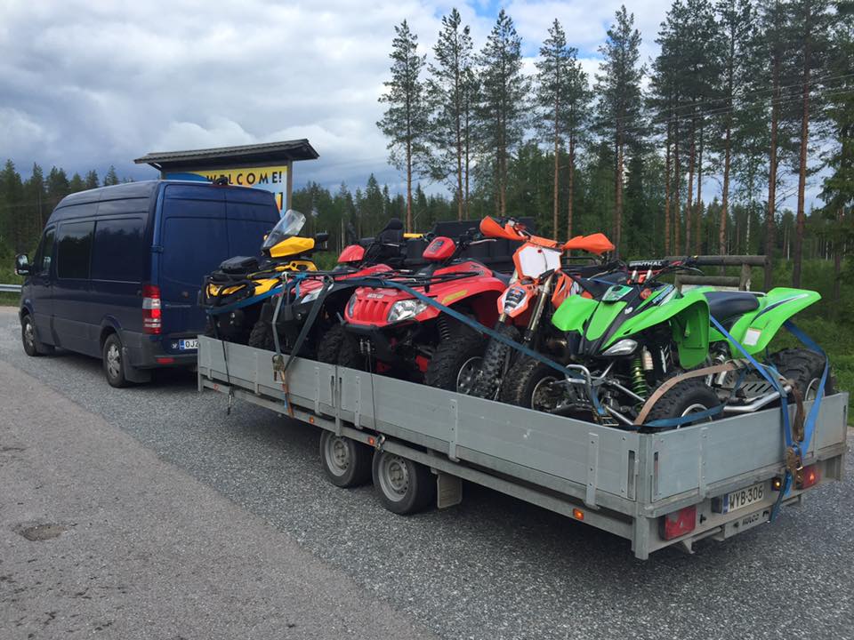 Matkaan lähdettiin komeella yhdistelmällä.